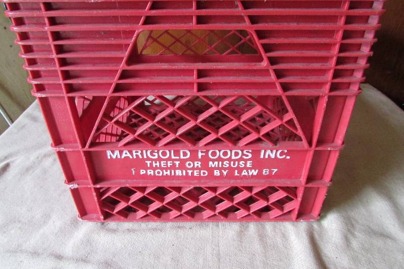 lot 32 image: Vintage Dairy Crate