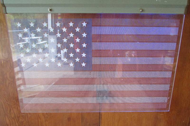 lot 33 image: Vintage U.S. Flag Light