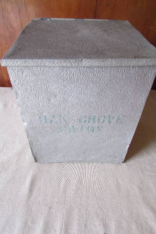 lot 40 image: Vintage Milk Box