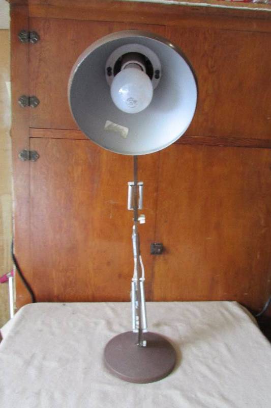 lot 43 image: Vintage Desk Lamp