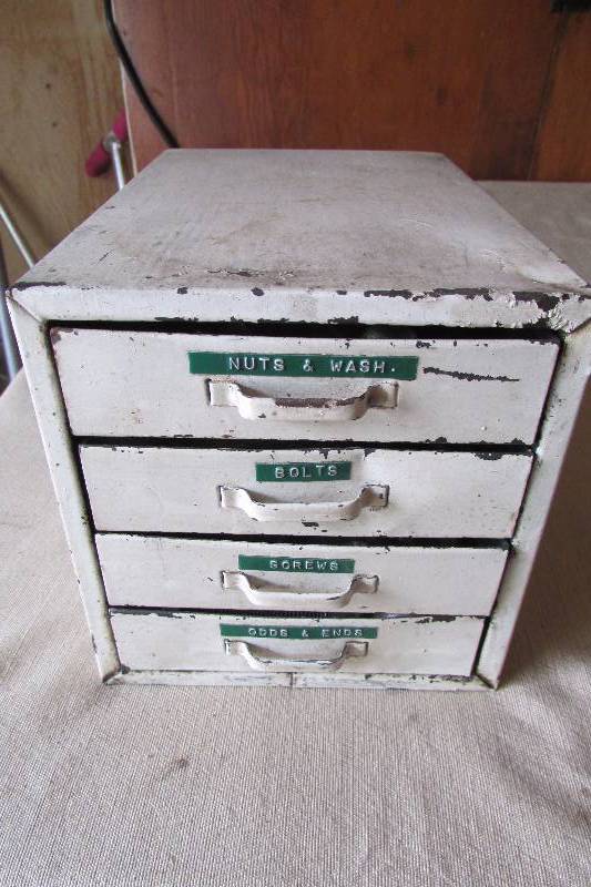 lot 44 image: Vintage Mini Tool Box