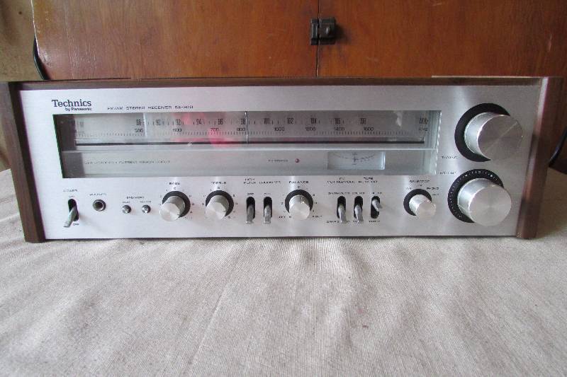 lot 45 image: Vintage Technics Stereo Reciever