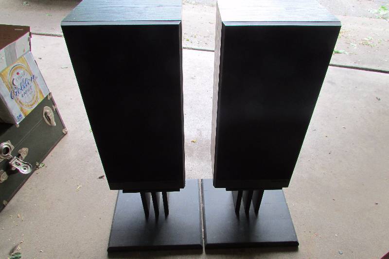 lot 49 image: Polk Audio Tower Speakers