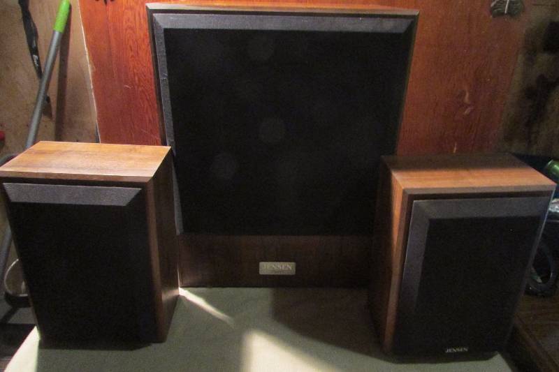 lot 50 image: Vintage Jensen Speaker System