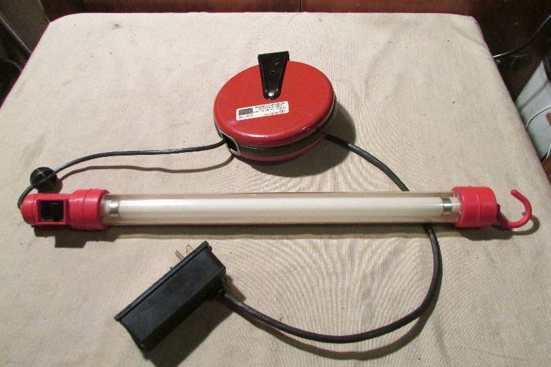 lot 72 image: Vintage Reel Light