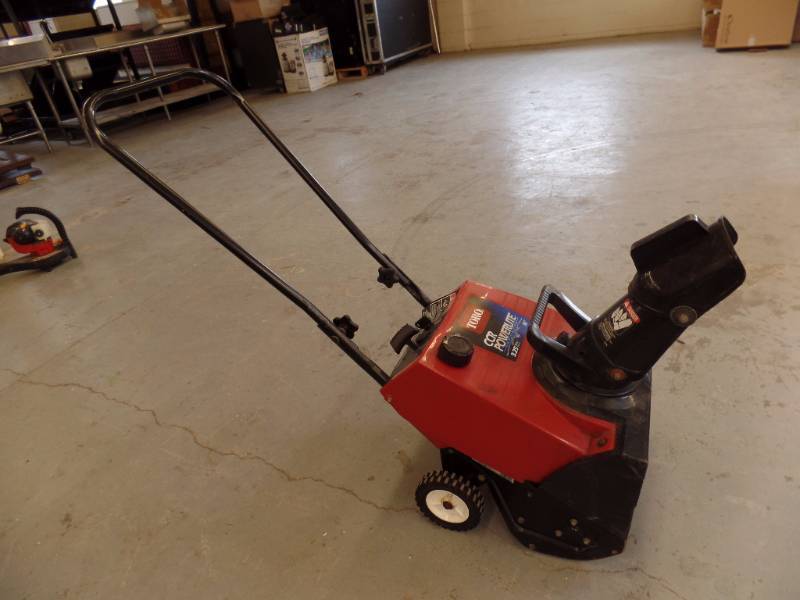 SNOW BLOWER
