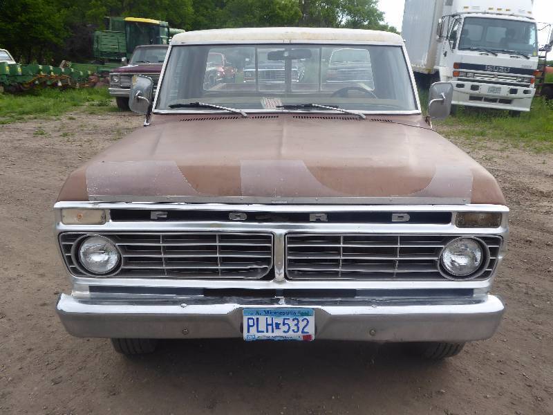 lot 3 image: 1976 Ford F250