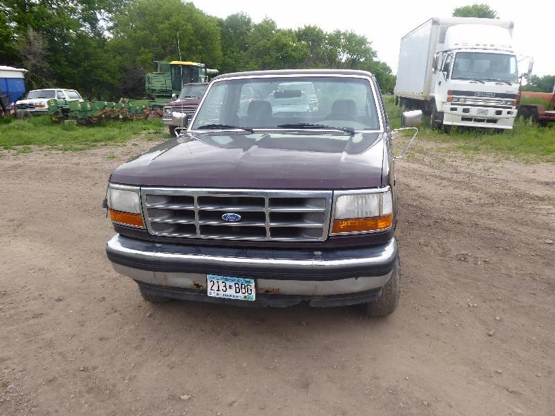 lot 8 image: 1994 Ford F150 4x4