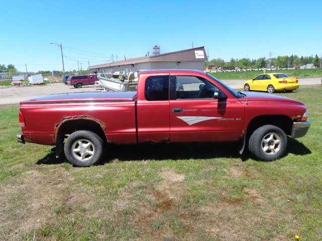 lot 3 image: 1998 Dodge Dakota SLT