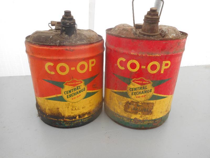 lot 9 image: 2 CENTRAL UNION FARMERS CO-OP METAL CANS
