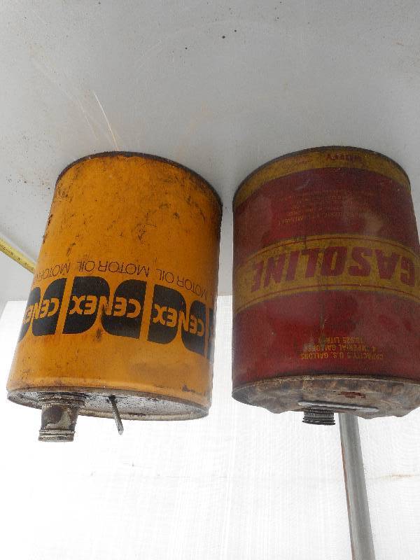 lot 16 image: 1 vintage gas can 1 cenex oil can