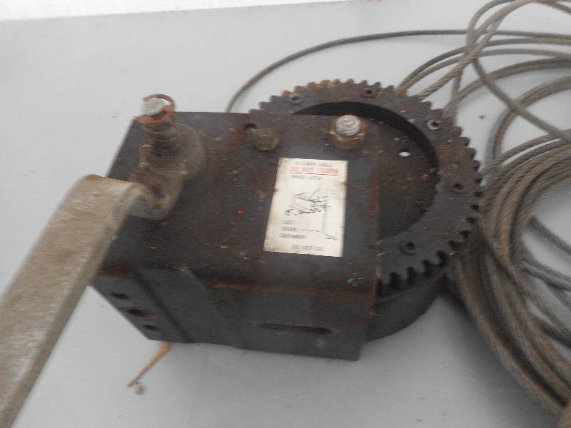lot 19 image: HEAVY DUTY WINCH