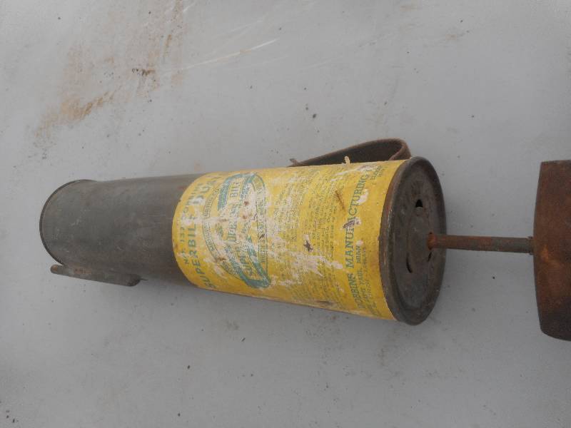 lot 26 image: VINTAGE SUPER BUILT DUSTER