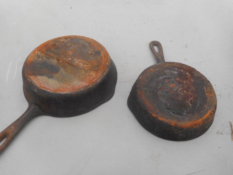 lot 32 image: 2 ANTIQUE PANS