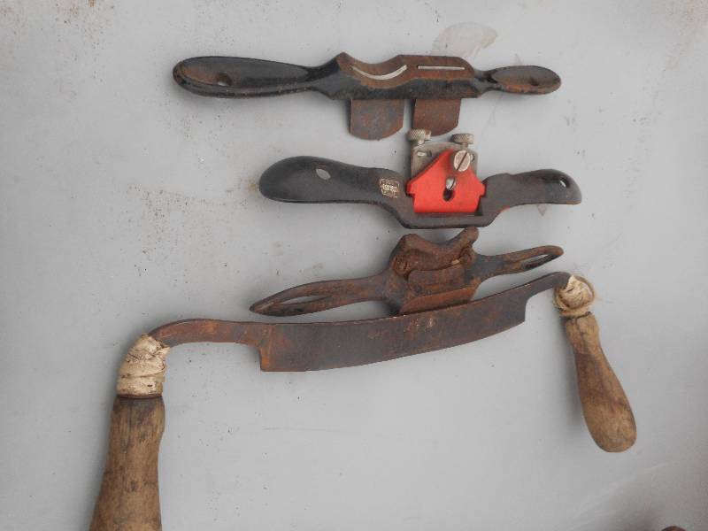 lot 46 image: 4 VINTAGE DRAW KNIVES