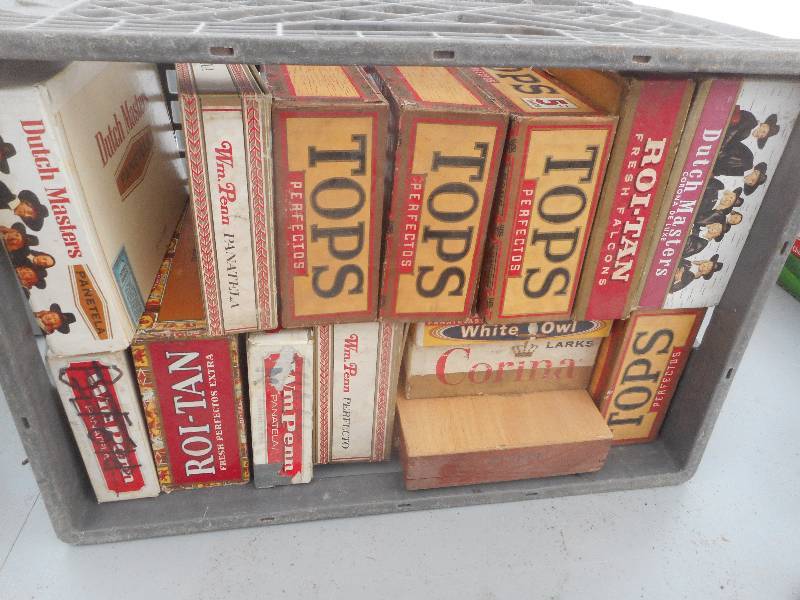 lot 53 image: 15 COLLECTIBLE CIGAR BOXES