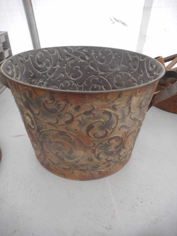 lot 54 image: COLLECTIBLE METAL BASKET