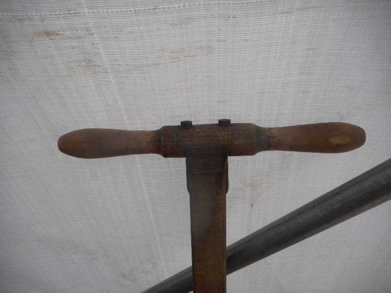 lot 62 image: LAWN MOWER