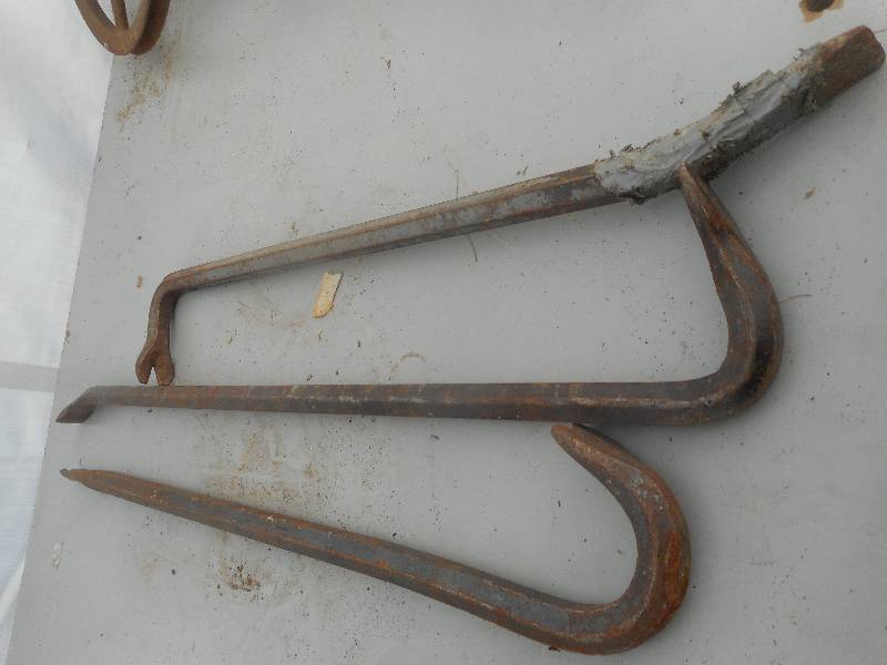 lot 75 image: 3 CROW BARS