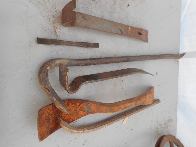 lot 83 image: 5 PRY BARS