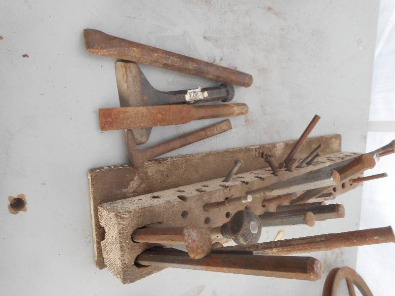 lot 84 image: CHISEL AND PUNCHES
