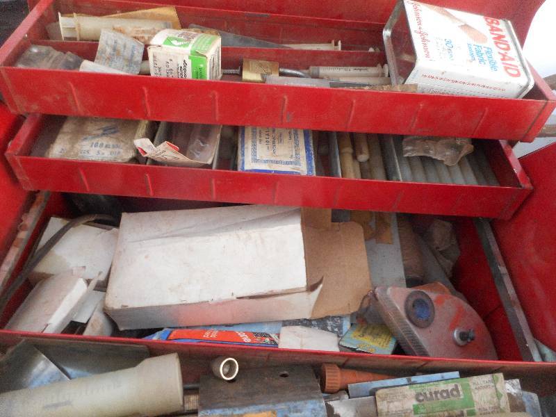 lot 87 image: TOOL BOX FULL OF ODDS AND ENDS