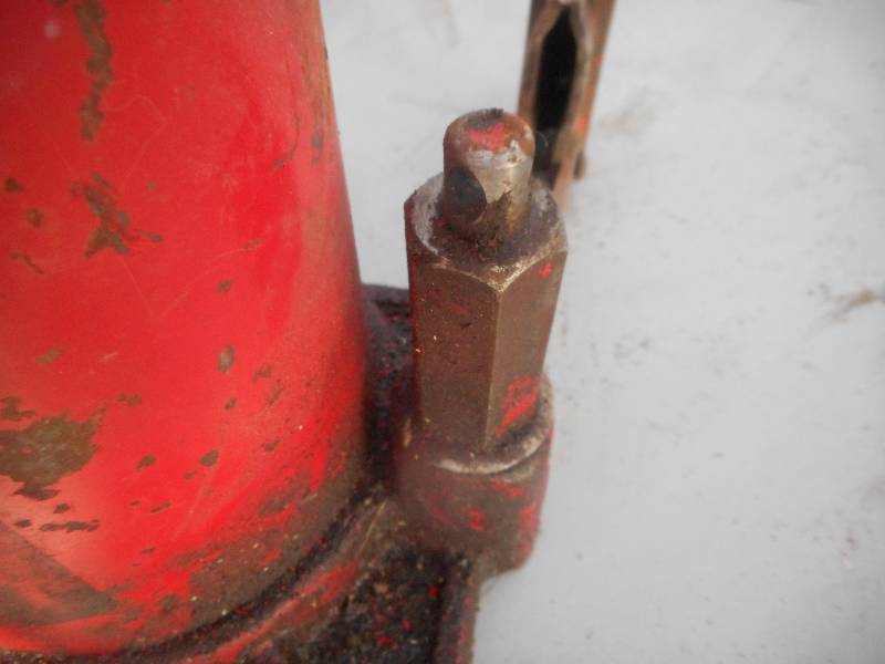 lot 91 image: 20 TON FLOOR JACK