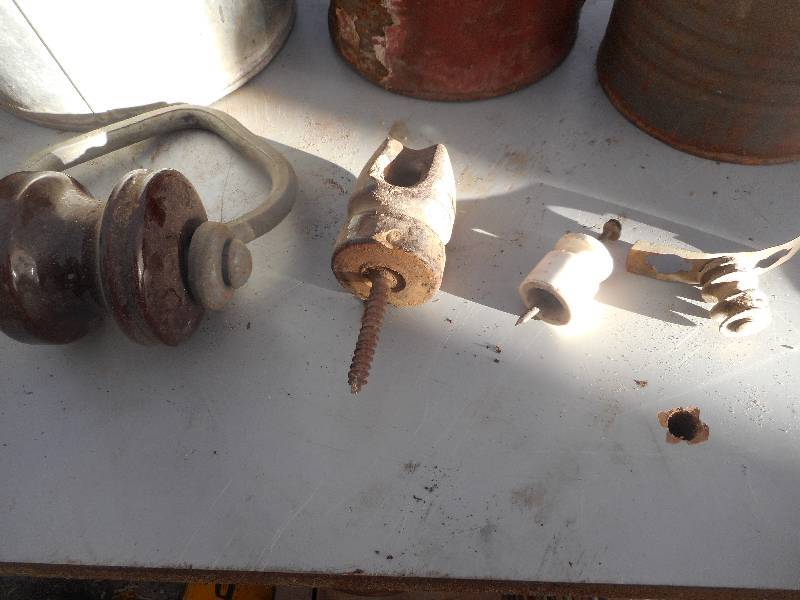 lot 92 image: GLASS AND PLASTIC INSULATORS