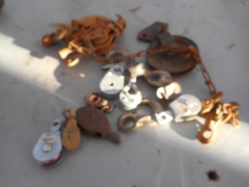 lot 93 image: HOOKS AND PULLYS