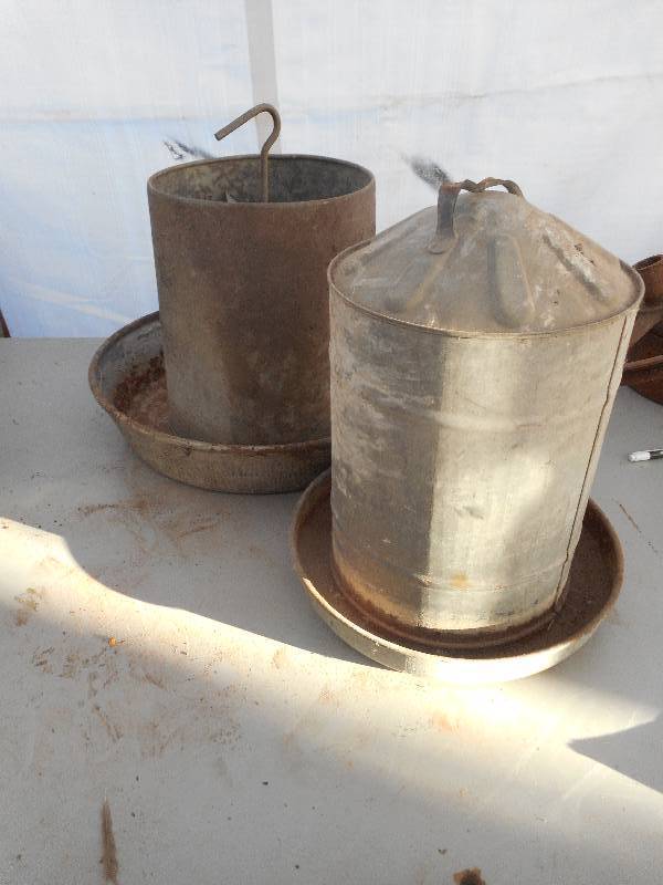 lot 95 image: METAL CHICKEN WATERER 1 FEEDER