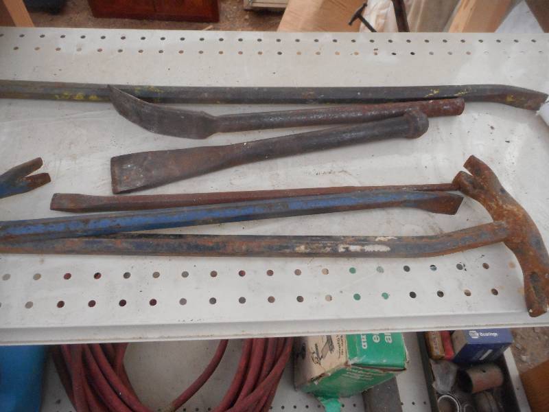 lot 98 image: 6 PRY BARS