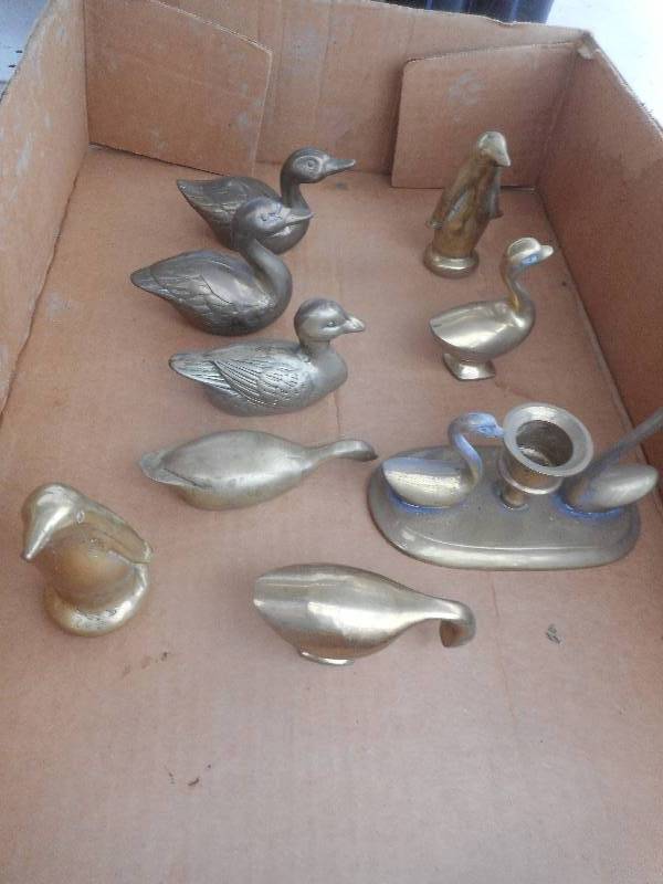 lot 104 image: VINTAGE BRASSWEAR