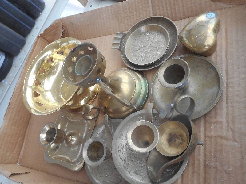 lot 112 image: BRASS CANDLE HOLDERS