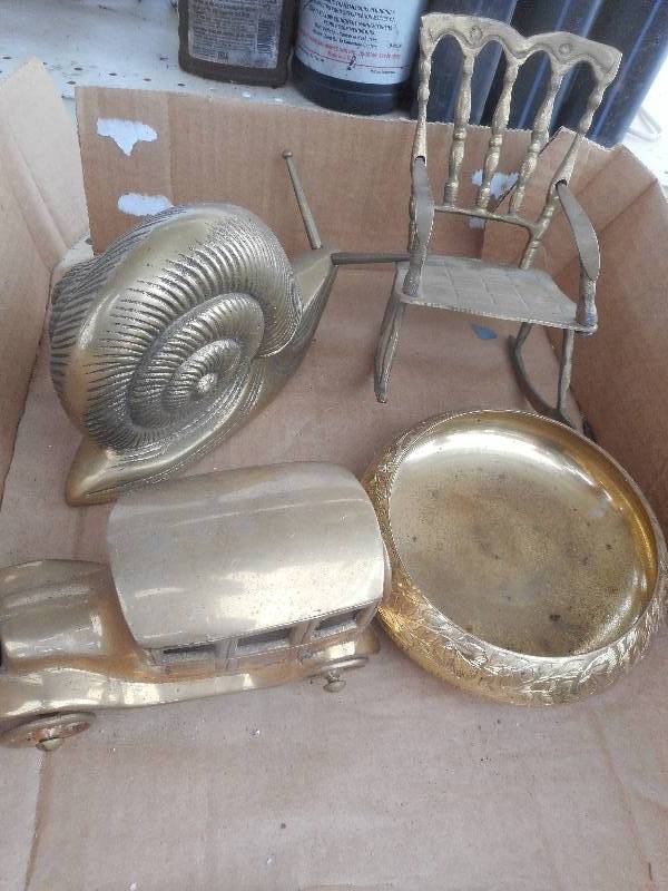 lot 115 image: VINTAGE BRASSWEAR