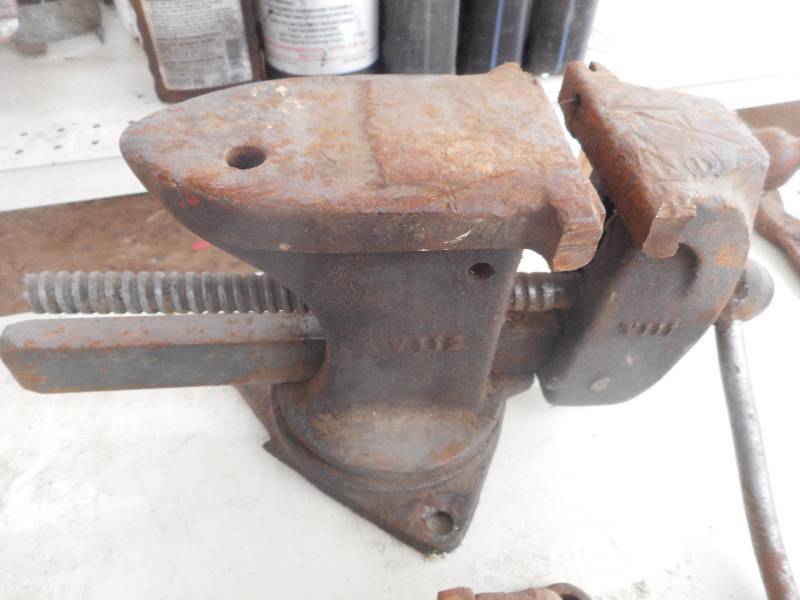 lot 116 image: 2 VISES