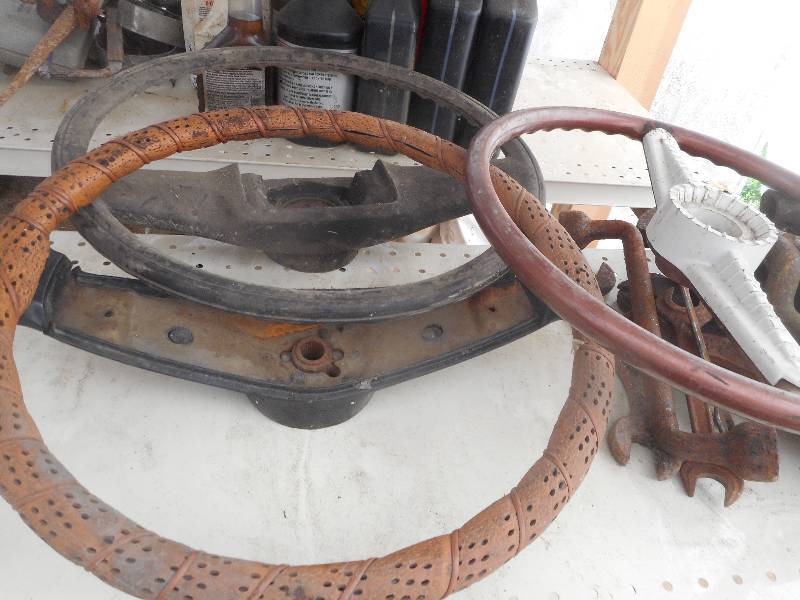 lot 119 image: 4 VINTAGE STEERING WHEELS