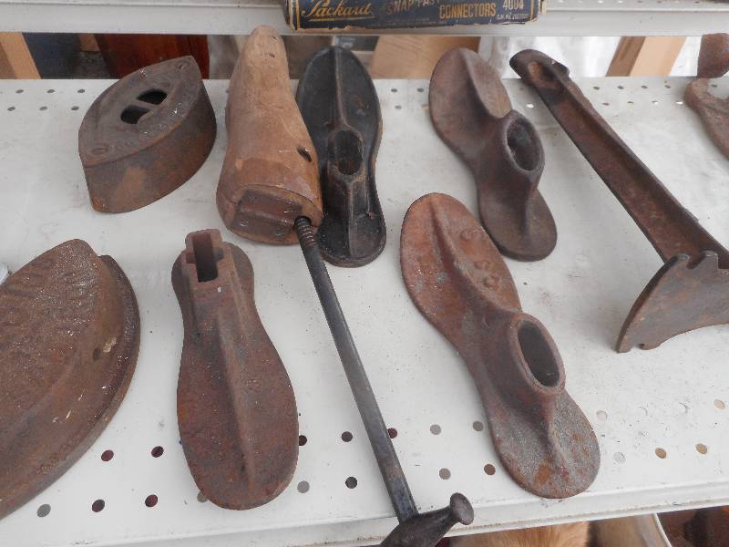 lot 122 image: ANTIQUE IRONS AND SHOE HORNS