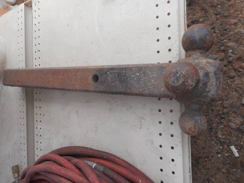 lot 123 image: HEAVY DUTY HITCH