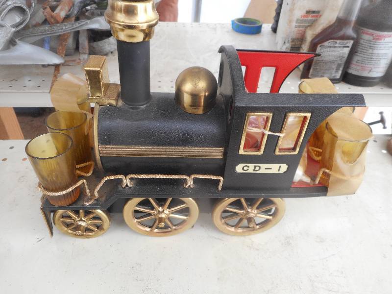 lot 128 image: VINTAGE TRAIN SHOT GLASS HOLDER