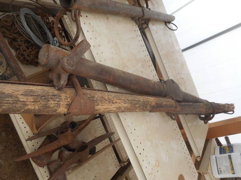 lot 137 image: ANTIQUE LEVELER