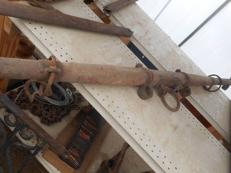 lot 139 image: ANTIQUE WOODEN HORSE LEVELER