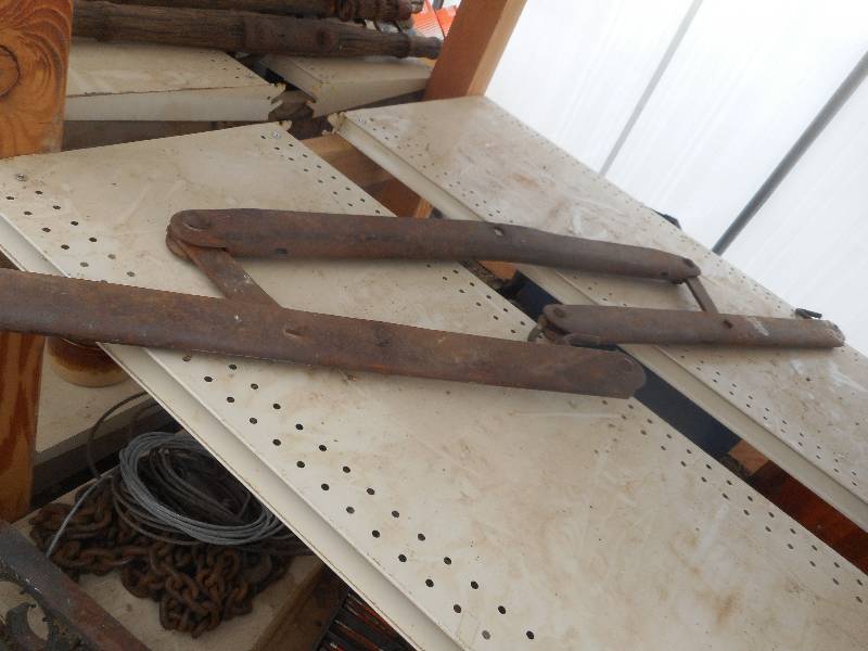 lot 140 image: ANTIQUE IRON HORSE LEVELER