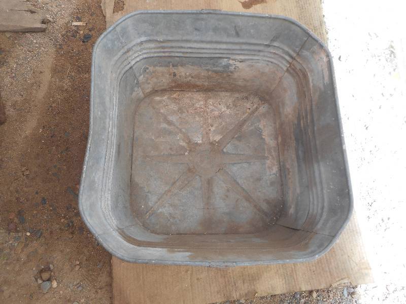 lot 160 image: VINTAGE SQUARE WASH TUB