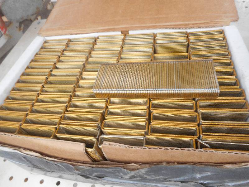 lot 169 image: 16 GAUGE STAPLES 14X1 INCH AND 12 X 1 12 INCH
