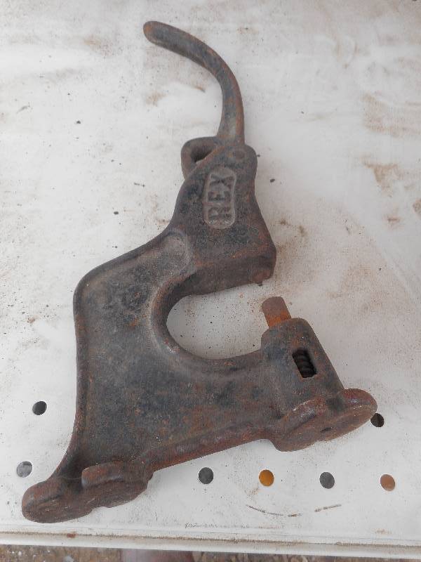 lot 172 image: ANTIQUE REX RIVITOR