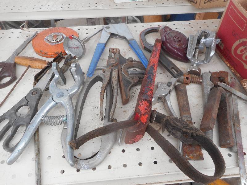 lot 175 image: GARAGE TOOLS