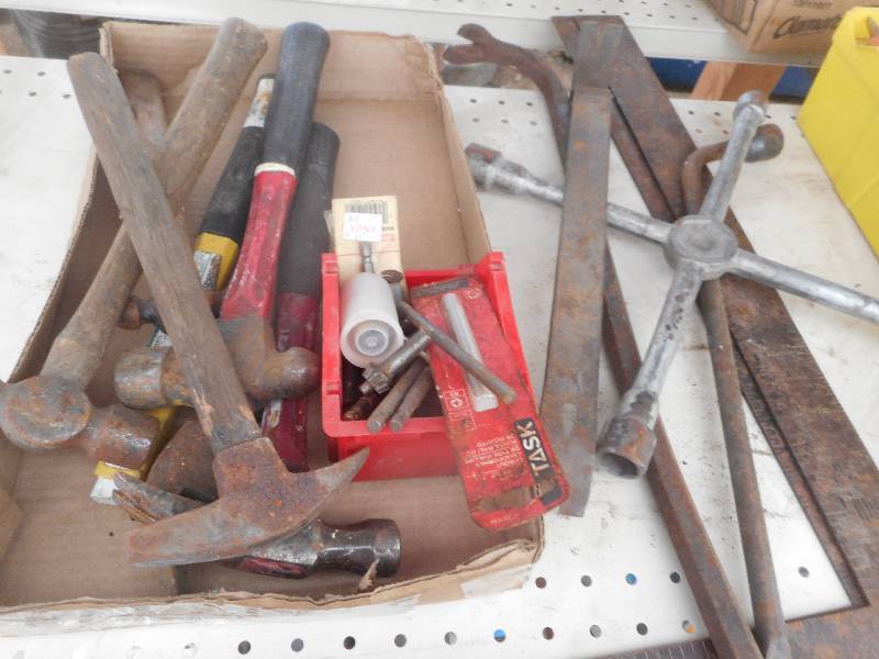 lot 180 image: PARTS BINS , KOTTER KEYS , RIVETS