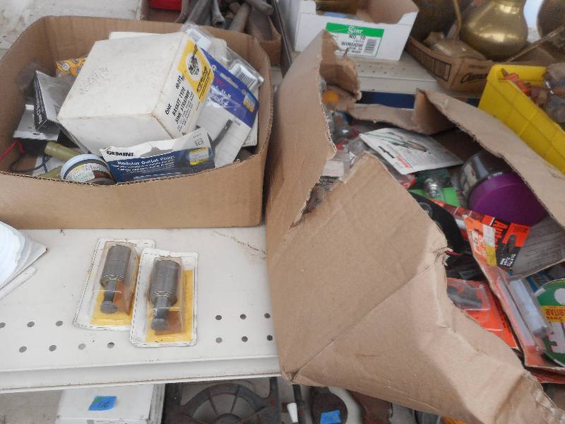 lot 181 image: LAWN AND GARDEN SUPPLIES