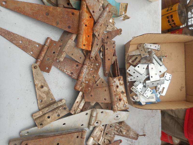 lot 184 image: HINGES