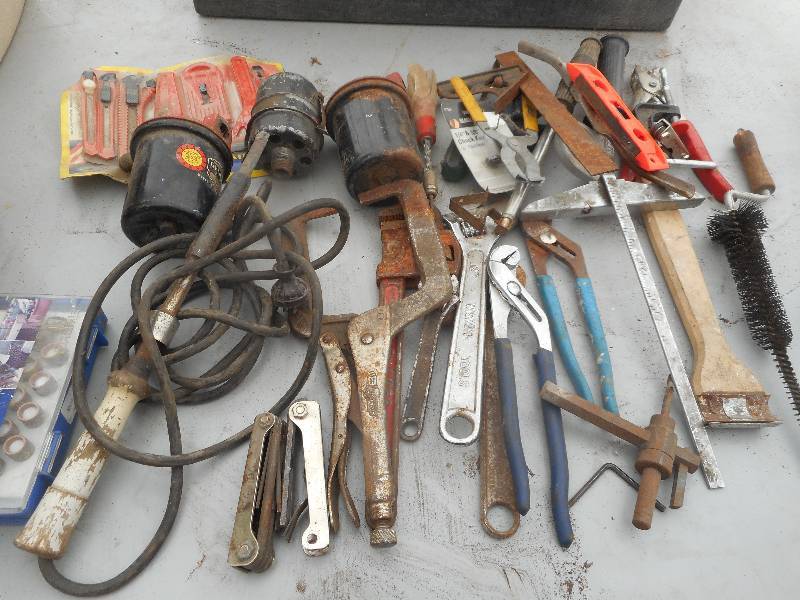 lot 187 image: GARAGE STUFF